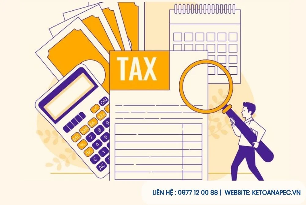 Hình ảnh kế toán kiểm tra và lưu trữ hóa đơn điện tử