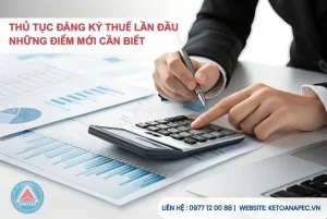 Hình ảnh nhân viên tư vấn hỗ trợ doanh nghiệp đăng ký thuế lần đầu